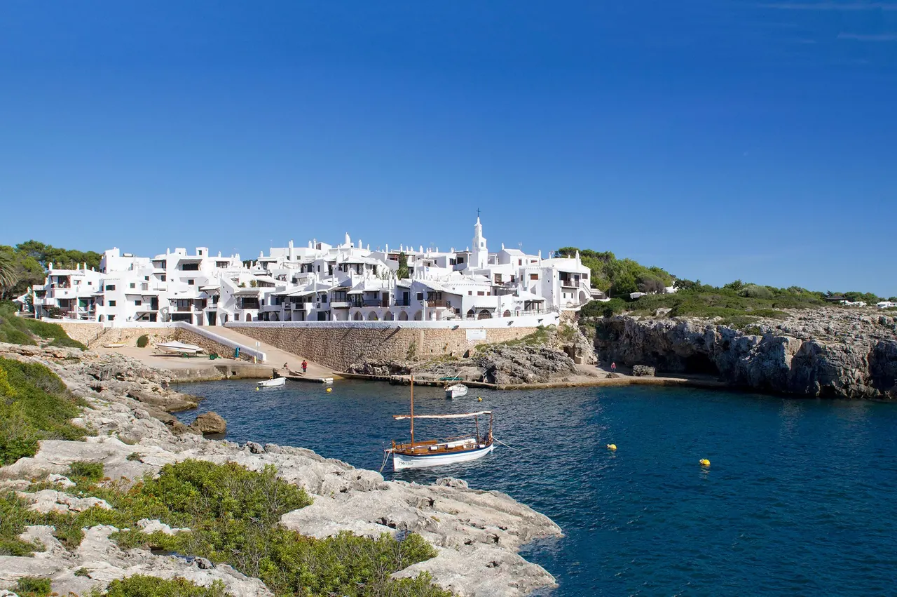Binibeca Vell sul mare a Minorca