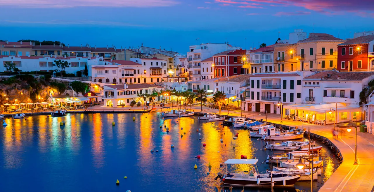 Puerto de Es Castell en Menorca