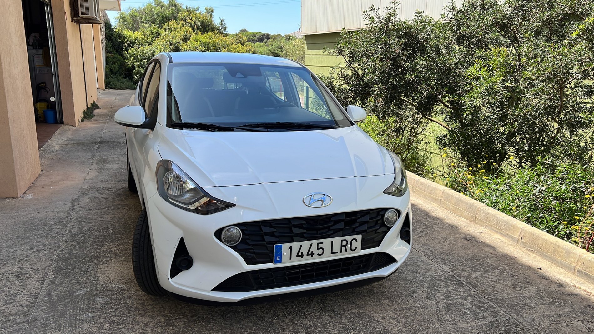 Hyundai i10 blanco, vista general exterior