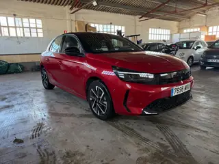 Opel Corsa GS rojo, vue avant trois quarts