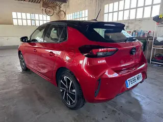 Opel Corsa GS rojo, vue arrière trois quarts gauche