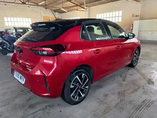 Opel Corsa GS rojo, vue arrière trois quarts droite