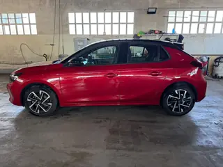 Opel Corsa GS rojo, vue latérale gauche